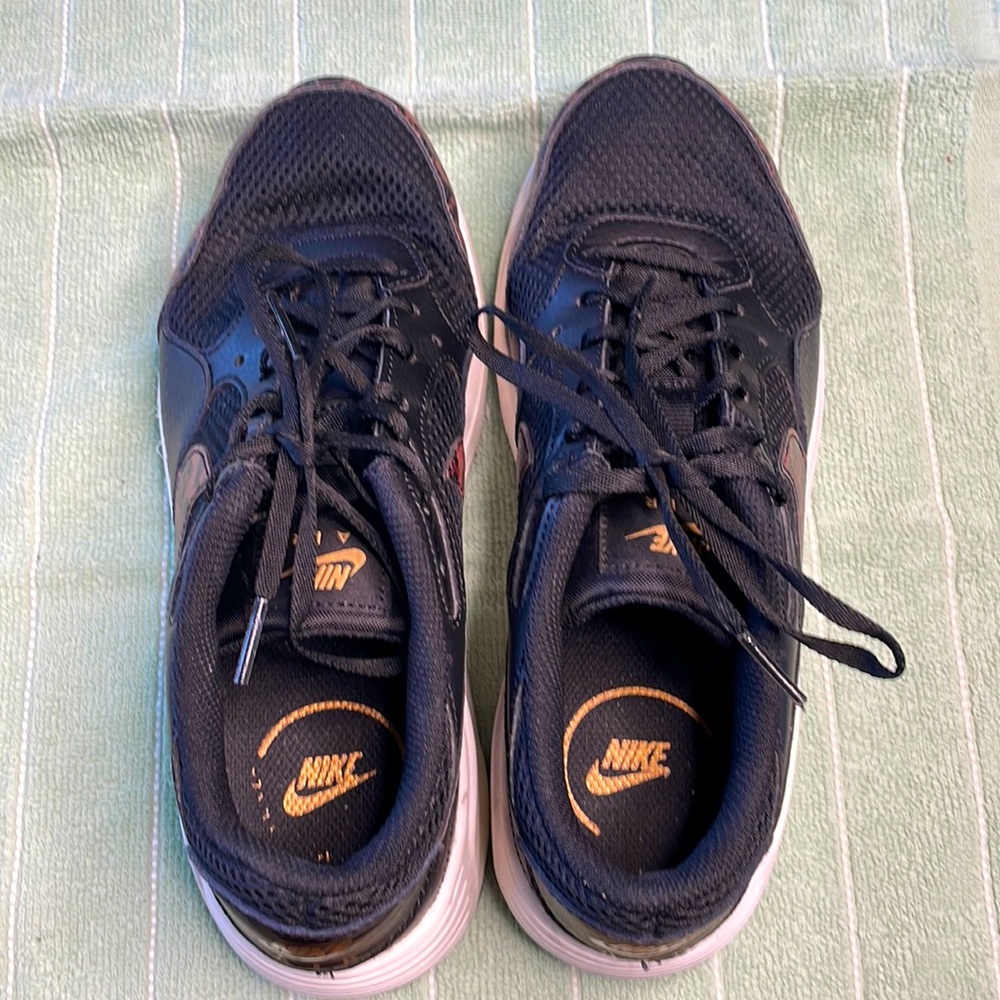Women’s Nike Airmax SC size 6